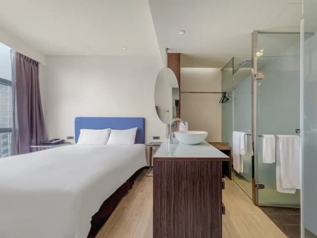 CHECK inn Taipei Xinyi-Deluxe Double Room with 101 View-11
