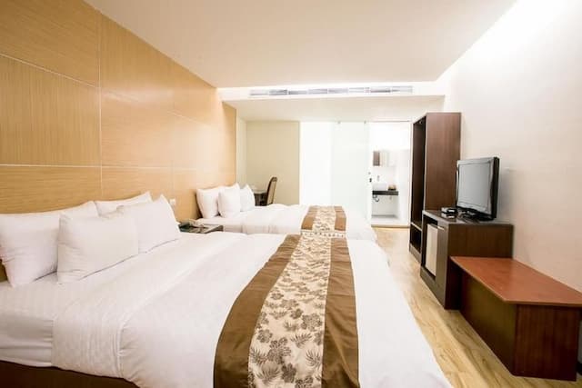 Huang Shin Business Hotel-Chung Kang-Deluxe Family Room- No Window-2
