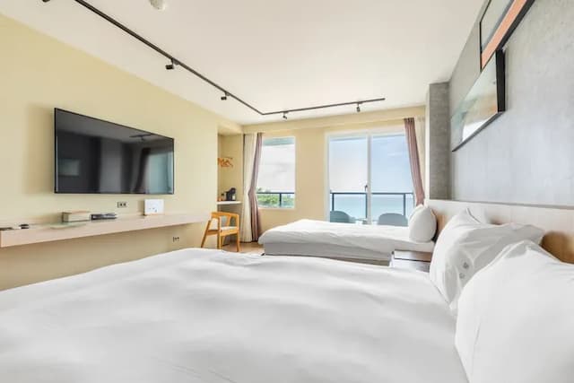 宅屋｜帆船石沙灘5分鐘腳程｜新上架-海景四人房【不挑房】-13