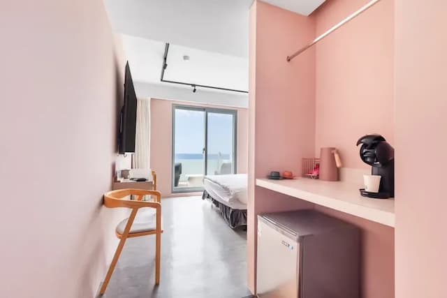 宅屋｜帆船石沙灘5分鐘腳程｜新上架-豪華海景雙人房【不挑房】-1