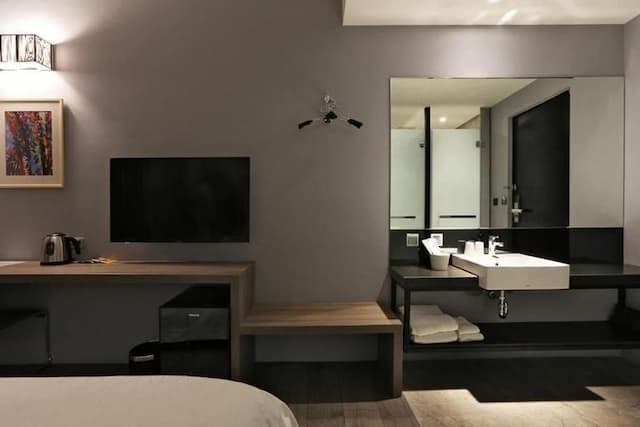 米樂旅店-加大雙人床房－附陽台(不含早餐)-3