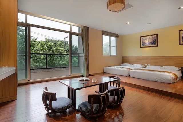 Shante Hotel-Exquisite Six-Person Room-1