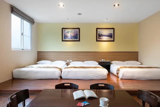 Shante Hotel-Exquisite Six-Person Room-2