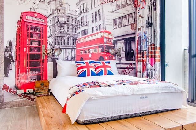 Flying Club-Deluxe Double Room with Bathtub-401-1