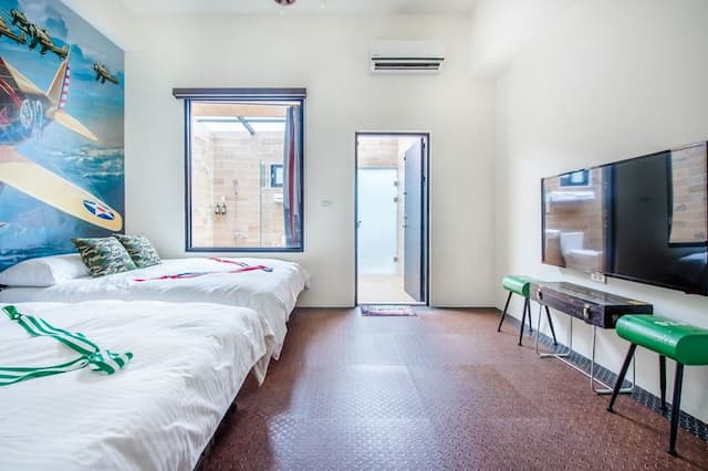 Flying Club-Quadruple Room with Bathtub-101-4