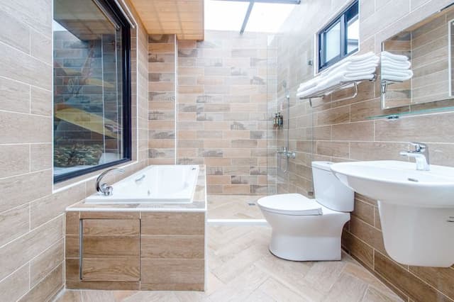 Flying Club-Quadruple Room with Bathtub-101-9