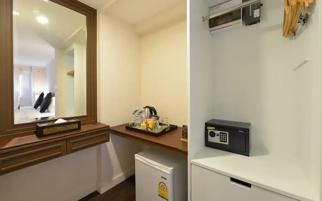 Siam Champs Elyseesi Unique Hotel - SHA Extra Plus-Superior King-3