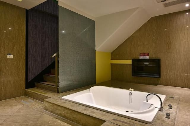 台中威尼斯汽車旅館-豪華雙人房（18:00 後入住）-9