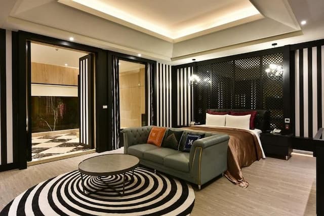 台中威尼斯汽車旅館-豪華雙人房（18:00 後入住）-1