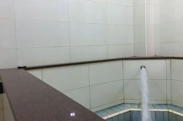 Jin Hua Cold Spring Hotel-Room for six people (Free Bubble Cold/Hot Spring in Room)-7