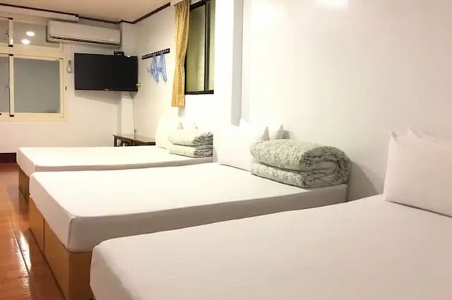 Jin Hua Cold Spring Hotel-Room for six people (Free Bubble Cold/Hot Spring in Room)-1