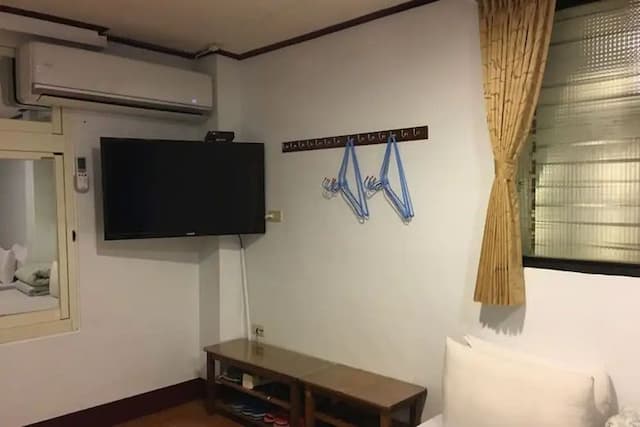 Jin Hua Cold Spring Hotel-Room for six people (Free Bubble Cold/Hot Spring in Room)-3