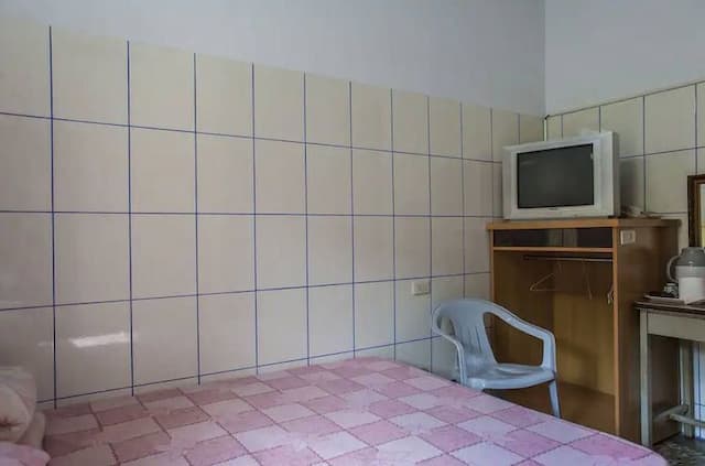 133 HOTEL-Quadruple Room-2