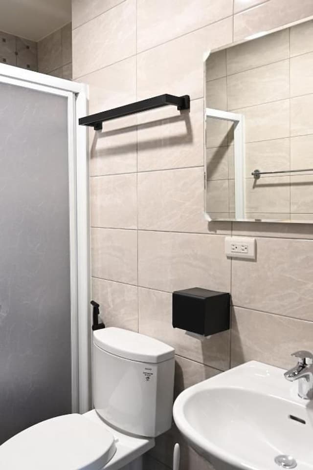 衡定理台南安平包棟民宿·理蓄｜10-20人包棟｜知名美食節目指定合作旅宿｜設有麻將、烤肉、廚房、浴缸｜特約烤肉店家｜豪宅體驗｜軟水系統｜精油沐浴備品｜鄰近漁光島-包棟-8