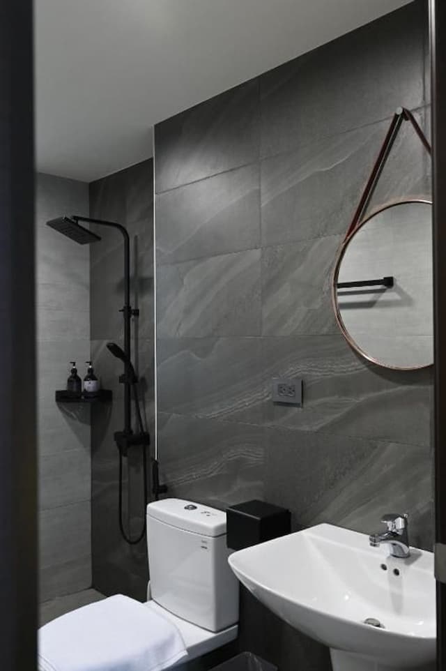 衡定理台南安平包棟民宿·理蓄｜10-20人包棟｜知名美食節目指定合作旅宿｜設有麻將、烤肉、廚房、浴缸｜特約烤肉店家｜豪宅體驗｜軟水系統｜精油沐浴備品｜鄰近漁光島-包棟-9