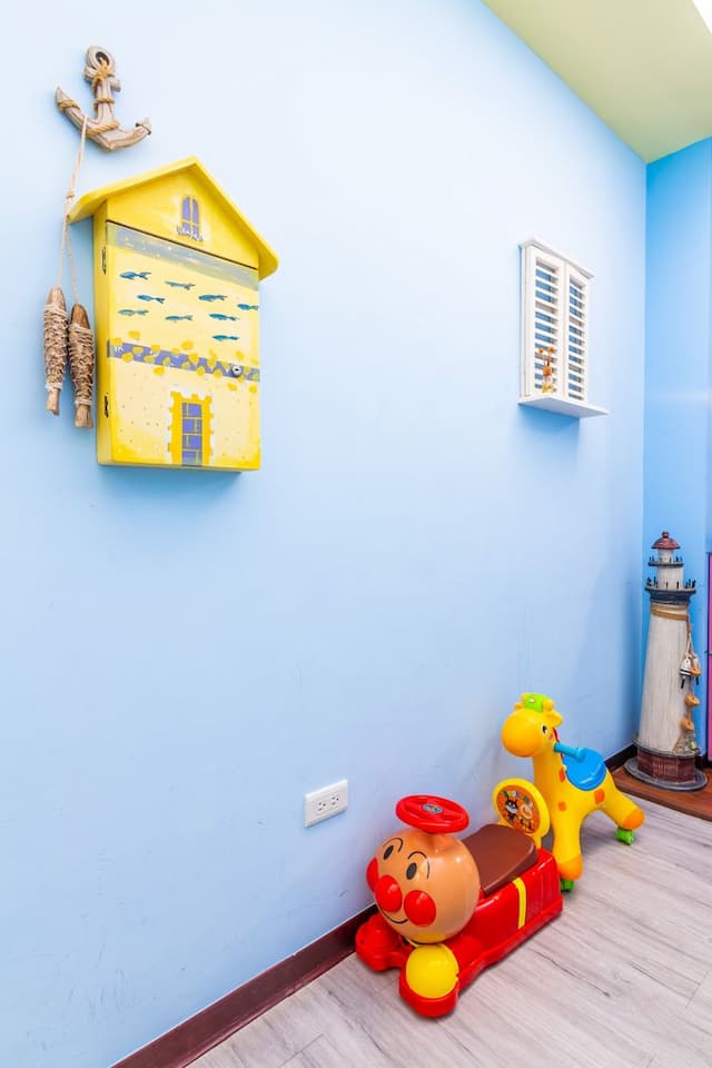 小搗蛋親子民宿 l 卡通服裝、親子遊戲區-高級四人房-附浴缸-海底世界-6