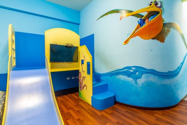 小搗蛋親子民宿 l 卡通服裝、親子遊戲區-高級四人房-附浴缸-海底世界-5