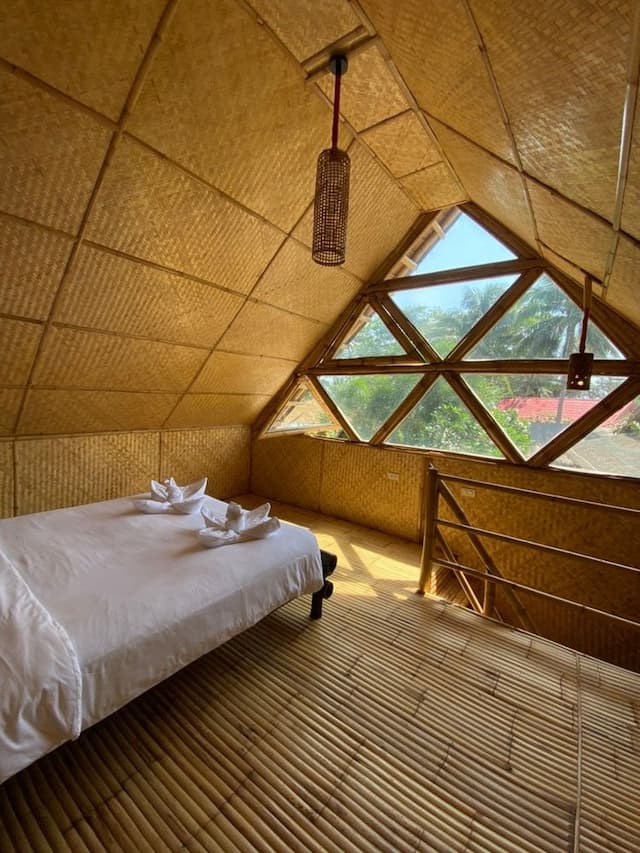 Bedroom 2 (upstairs)