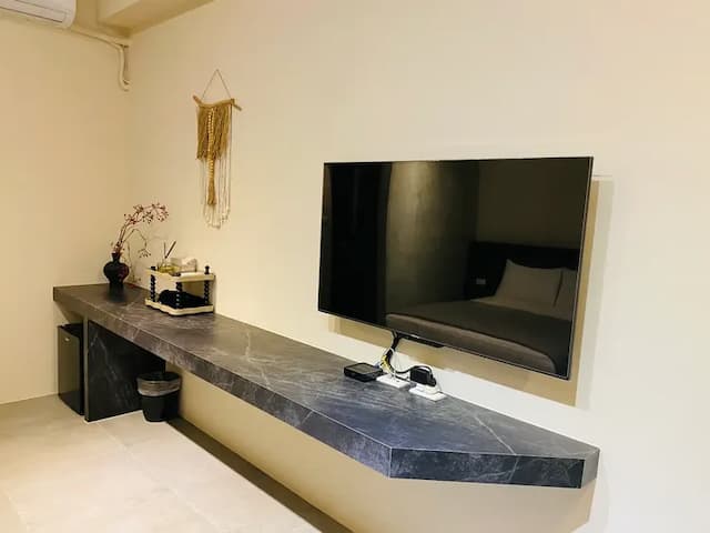 Midsummer Guest House-Quadruple room with balcony (standard double bed)-203-4