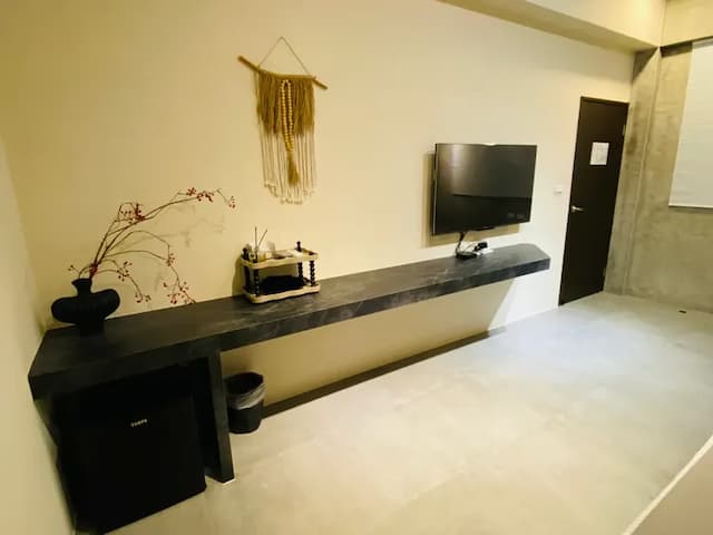 Midsummer Guest House-Quadruple room with balcony (standard double bed)-203-5