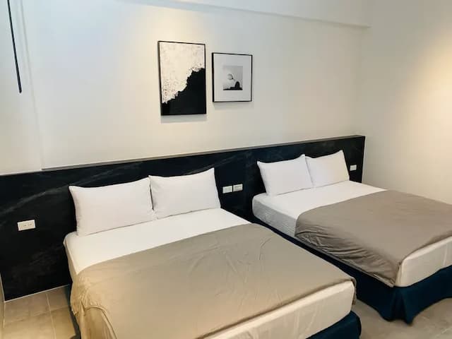 Midsummer Guest House-Quadruple room with balcony (standard double bed)-302-1