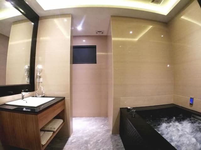 Song Xia Motel-Standard Double Room(Check-in at 17:00 on weekdays, Check in at 21:00 on Saturday)｜Breakfast not included-6