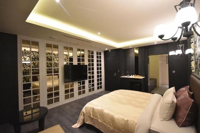 Song Xia Motel-Standard Double Room(Check-in at 17:00 on weekdays, Check in at 21:00 on Saturday)｜Breakfast not included-4
