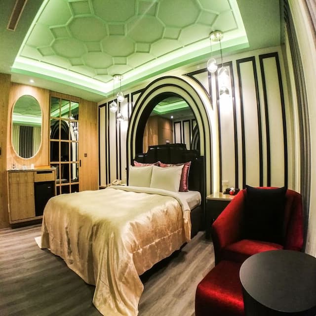 Song Xia Motel-Deluxe Double Room (Check in at 17:00 on weekdays, Check in at 21:00 on Saturday)｜Breakfast not included-9