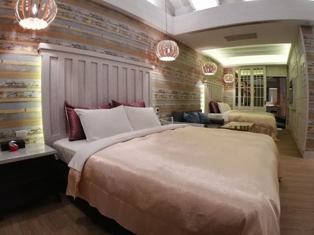 Song Xia Motel-Superior Double Room(two King beds)(Check-in at 17:00 on weekdays, Check in at 21:00 on Saturday)｜Breakfast not included-4