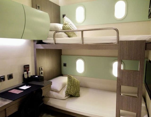 Hotel B7-Backpack bunks room (no windows)-2