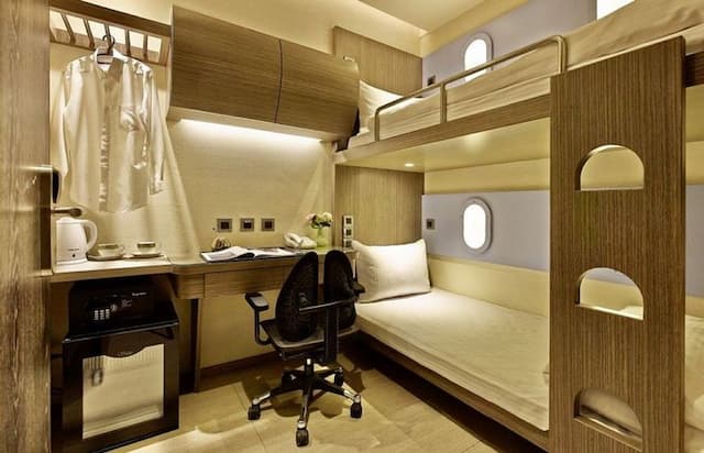 Hotel B7-Backpack bunks room (no windows)-1