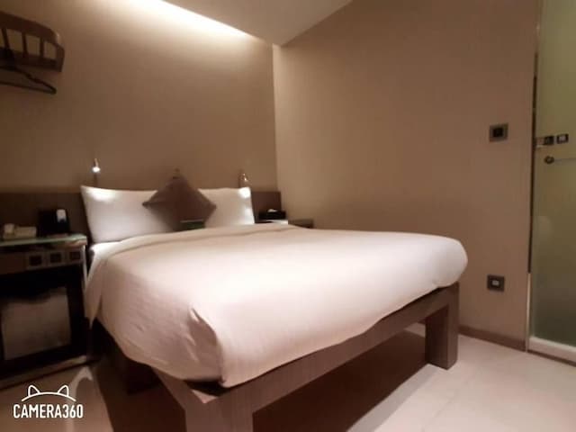 Hotel B7-Standard double room (no window)-2