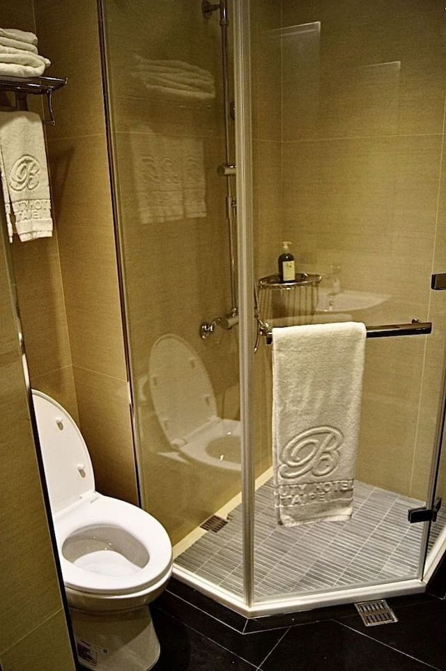 Hotel B7-Family Triple Room (no window)-2