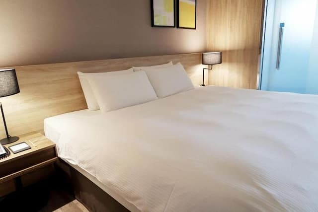 THE HO HOTEL-Double Room with Balcony-4