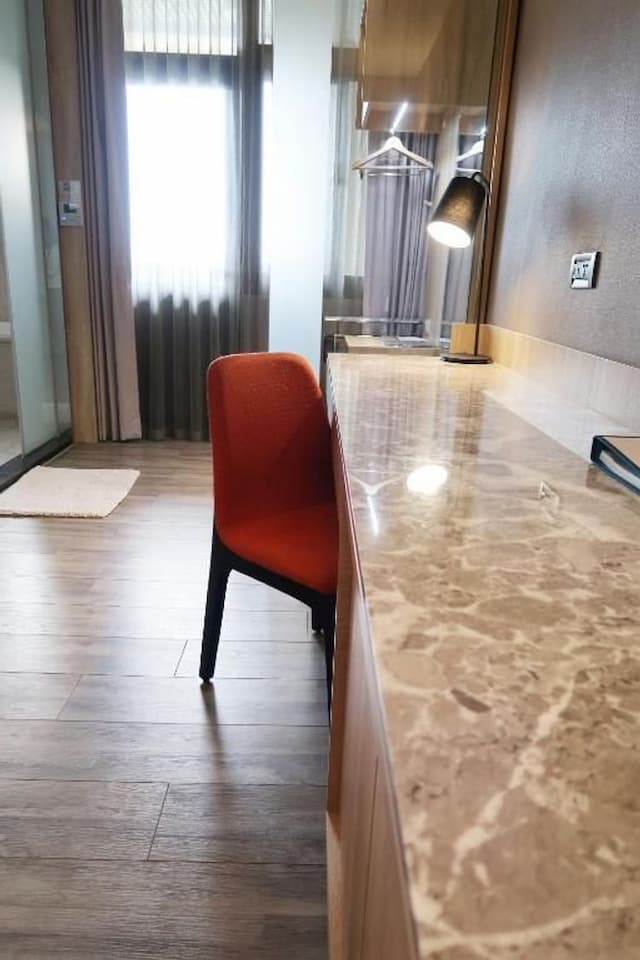 THE HO HOTEL-Double Room with Balcony-5