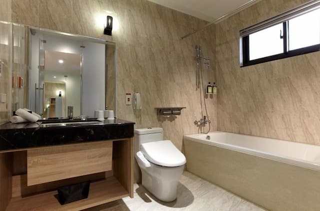 THE HO HOTEL-Double Room with Balcony-6