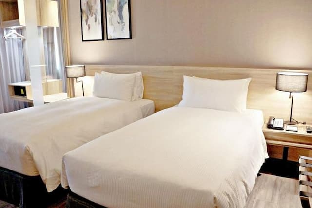 THE HO HOTEL-Twin Room with Balcony-6