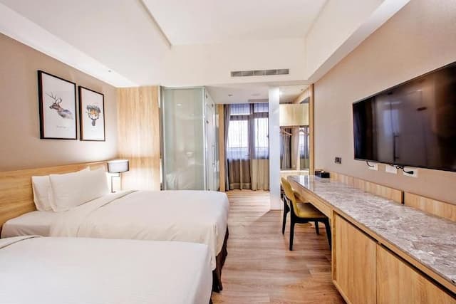 THE HO HOTEL-Twin Room with Balcony-7