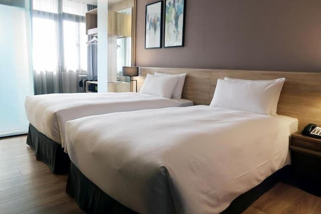 THE HO HOTEL-Twin Room with Balcony-3