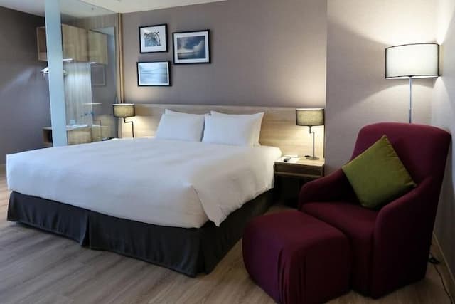 THE HO HOTEL-Deluxe Double Room-1