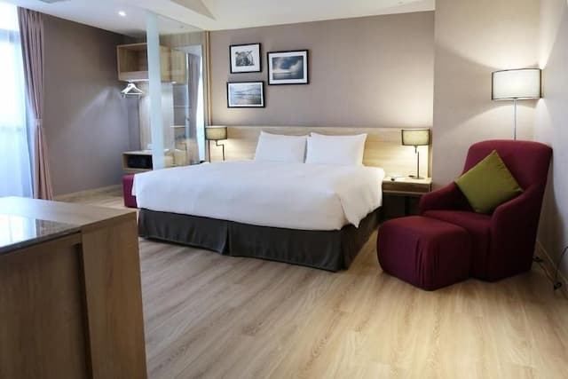 THE HO HOTEL-Deluxe Double Room-2