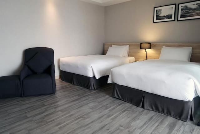 THE HO HOTEL-Deluxe Twin Room-3