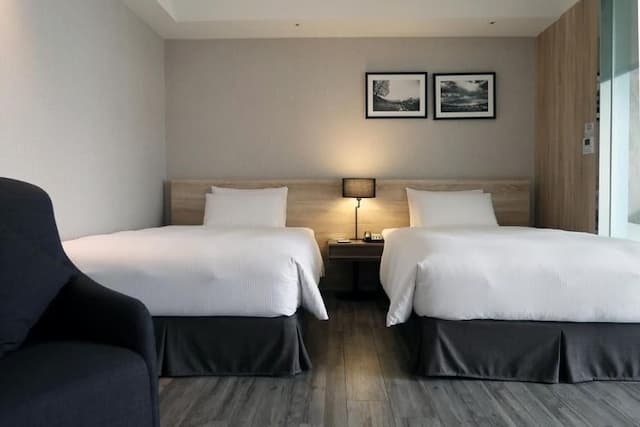 THE HO HOTEL-Deluxe Twin Room-1