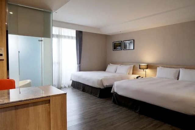 THE HO HOTEL-Deluxe Quadruple Room-2