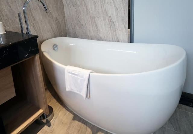 THE HO HOTEL-Deluxe Quadruple Room-6