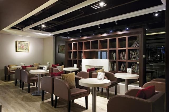 米卡沙旅店｜近台中火車站-標準雙床房-9