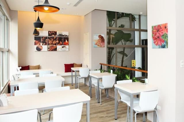 米卡沙旅店｜近台中火車站-經典四人房-8