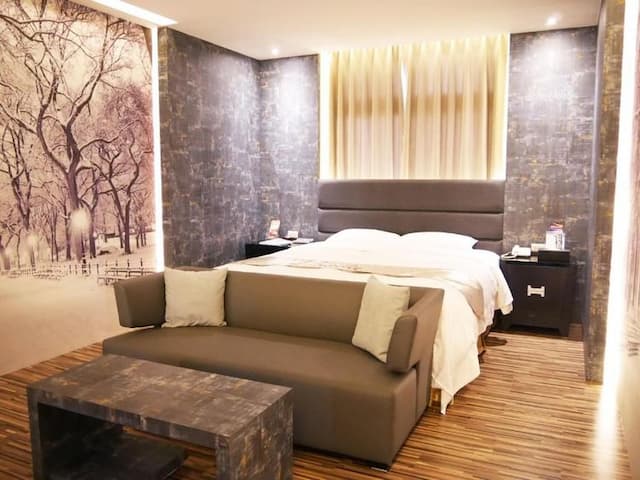 Refinement Motel-Deluxe Double Room with Spa Bath-1