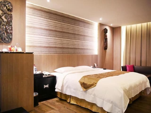 Refinement Motel-Deluxe Double Room with Spa Bath-4