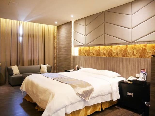 Refinement Motel-Deluxe Double Room with Spa Bath-3